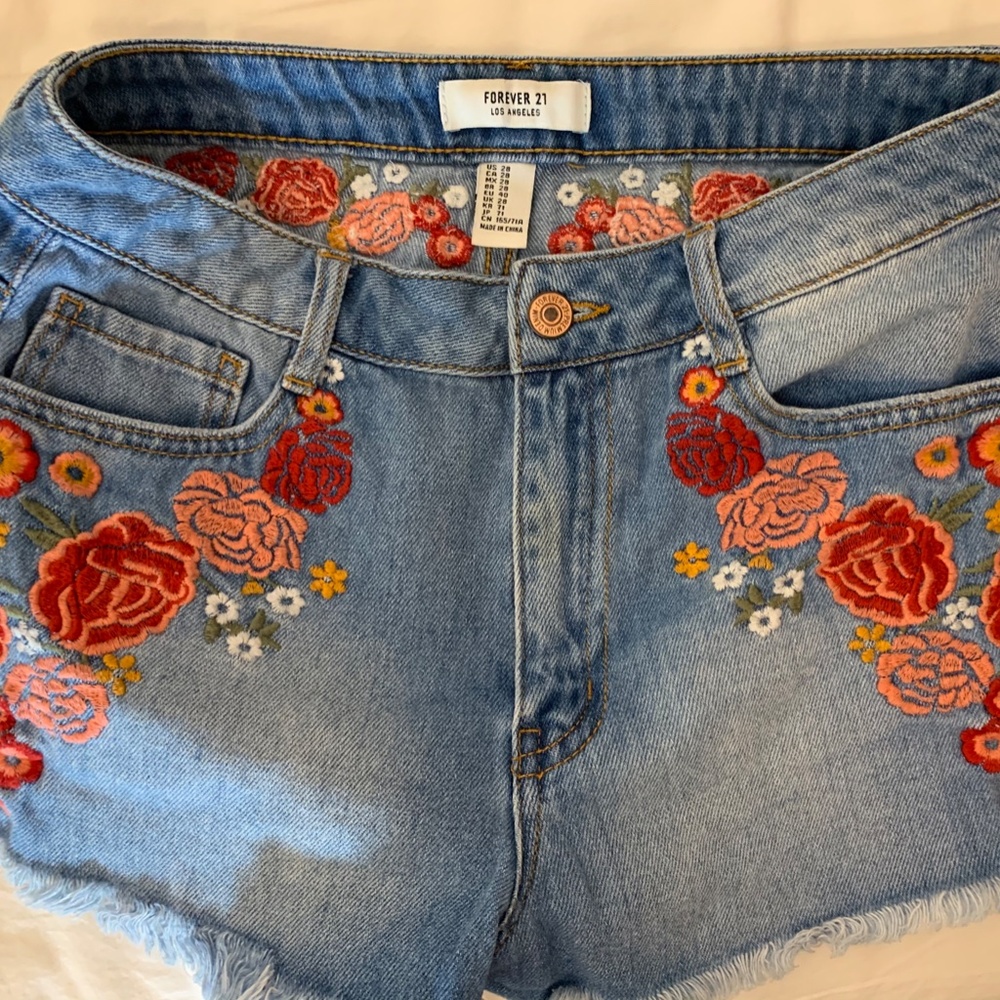 Forever 21 Embroidered Cut Offs - Picture 4 of 7